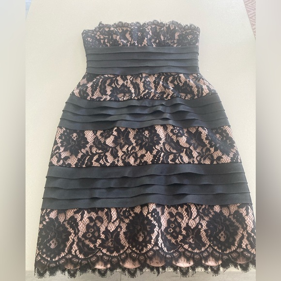 Gorgeous lace strapless BCBG Maxazria size 2 dress - Picture 8 of 9